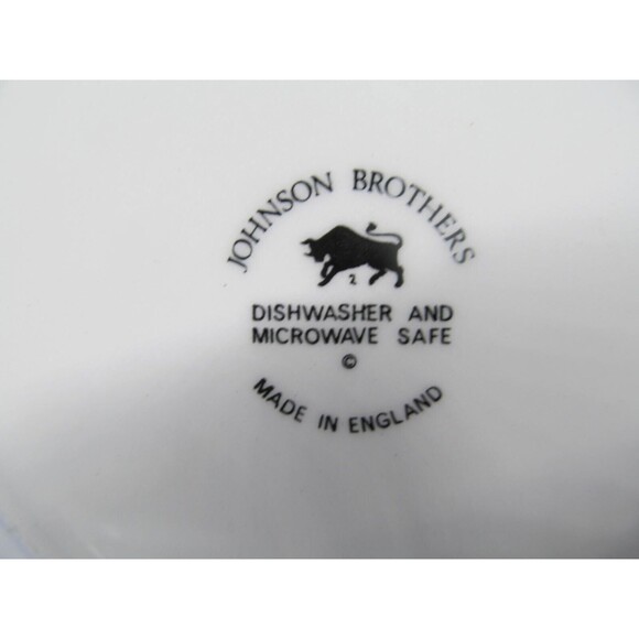 Johnson Brothers Swirl Pattern Set Of 3 White 8 1/2" Round Rimmed Soup Bowls VGC - Picture 4 of 7